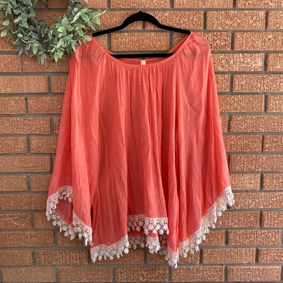 Boutique Tops - Boutique Lace Trim Tunic Top